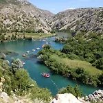 Micanovi Dvori Mobile Village Zrmanja 4*
