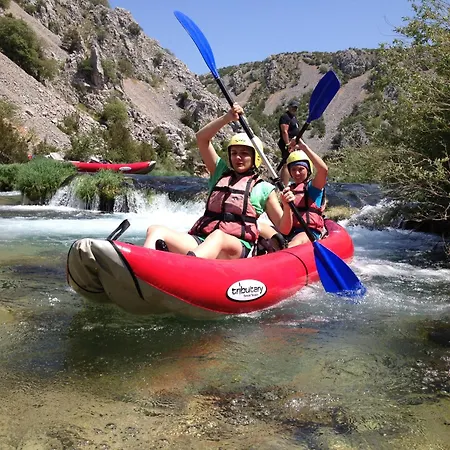 Park za odmor Micanovi Dvori Mobile Village Zrmanja