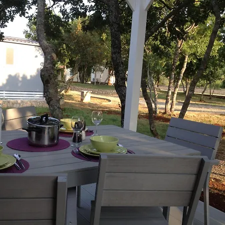 Park za odmor Micanovi Dvori Mobile Village Zrmanja