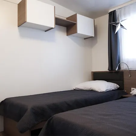 Micanovi Dvori Mobile Village Zrmanja 4* Obrovac