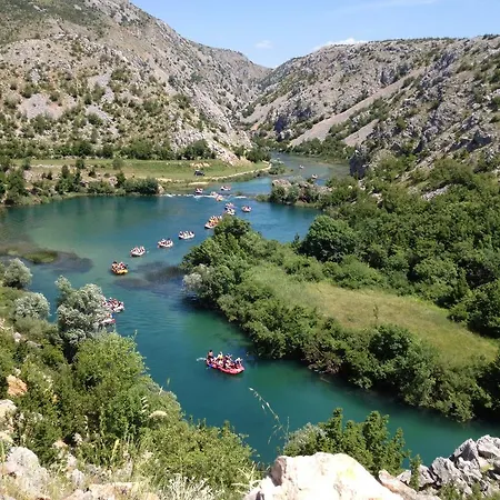 Micanovi Dvori Mobile Village Zrmanja 4*