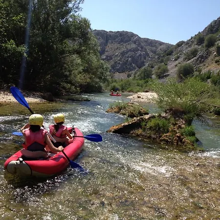 Park za odmor Micanovi Dvori Mobile Village Zrmanja 4*